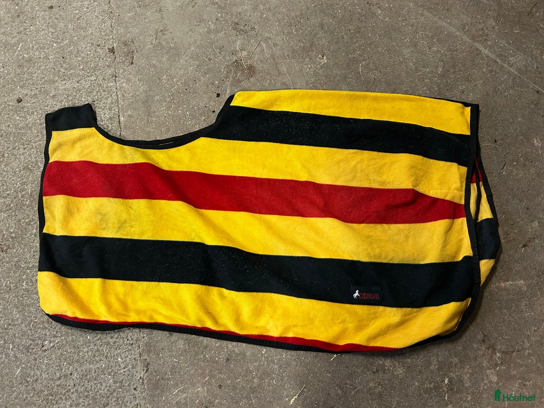 Täcken hästutrustning till salu: Blandade täcken strlk 130 i Uppsala - Annons 19