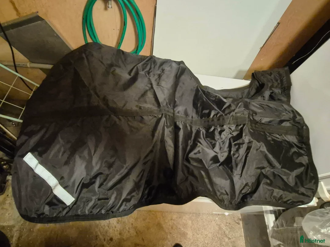 Täcken hästutrustning till salu: Skrittäcke BoT i Kristinehamn - Annons 1