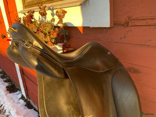 Sadlar hästutrustning till salu: Hrimnir Islandsadel i Norrhult - Annons 1