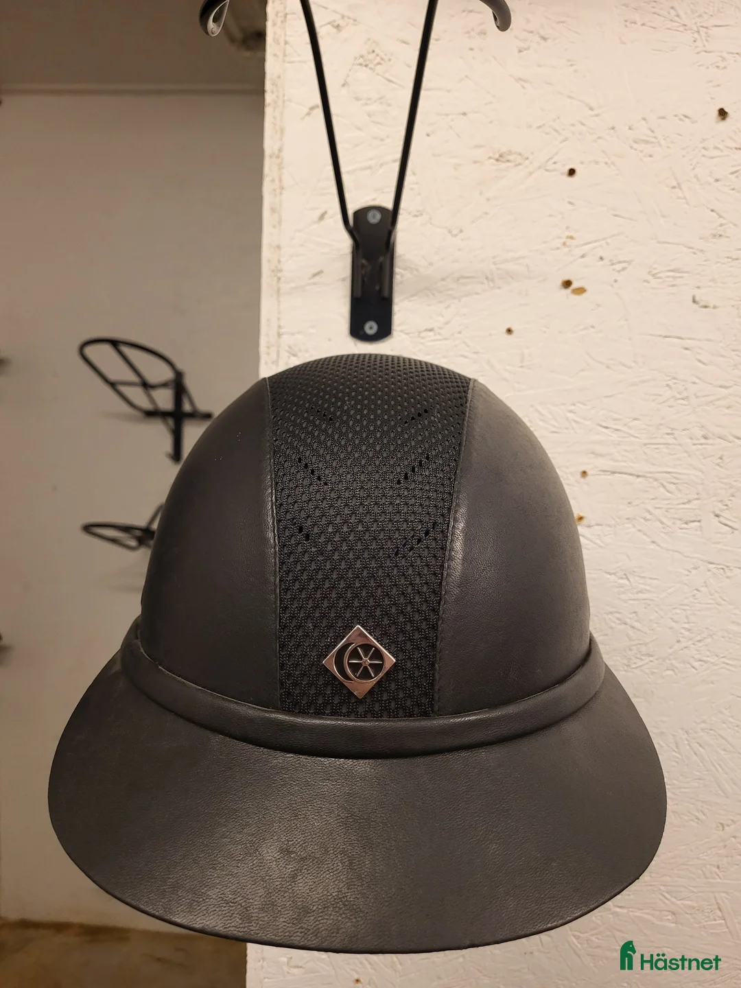 Hjälmar ryttarutrustning till salu: Charles owen sp8 plus i Boden - Annons 2