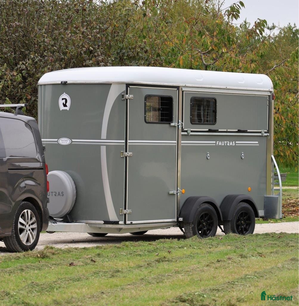 Hästtransporter  fordon & transport till salu: Diagonallastad Fautras Oblic X2-större o rymligare - Annons 1