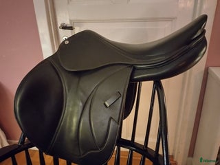 Sadlar hästutrustning till salu: Svart Siddhant Hoppsadel 17" i Fågelmara - Annons 6