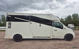 Hästlastbilar  fordon & transport till salu: Stuteri B-kortsbuss I mkt bra skick - Bild 4