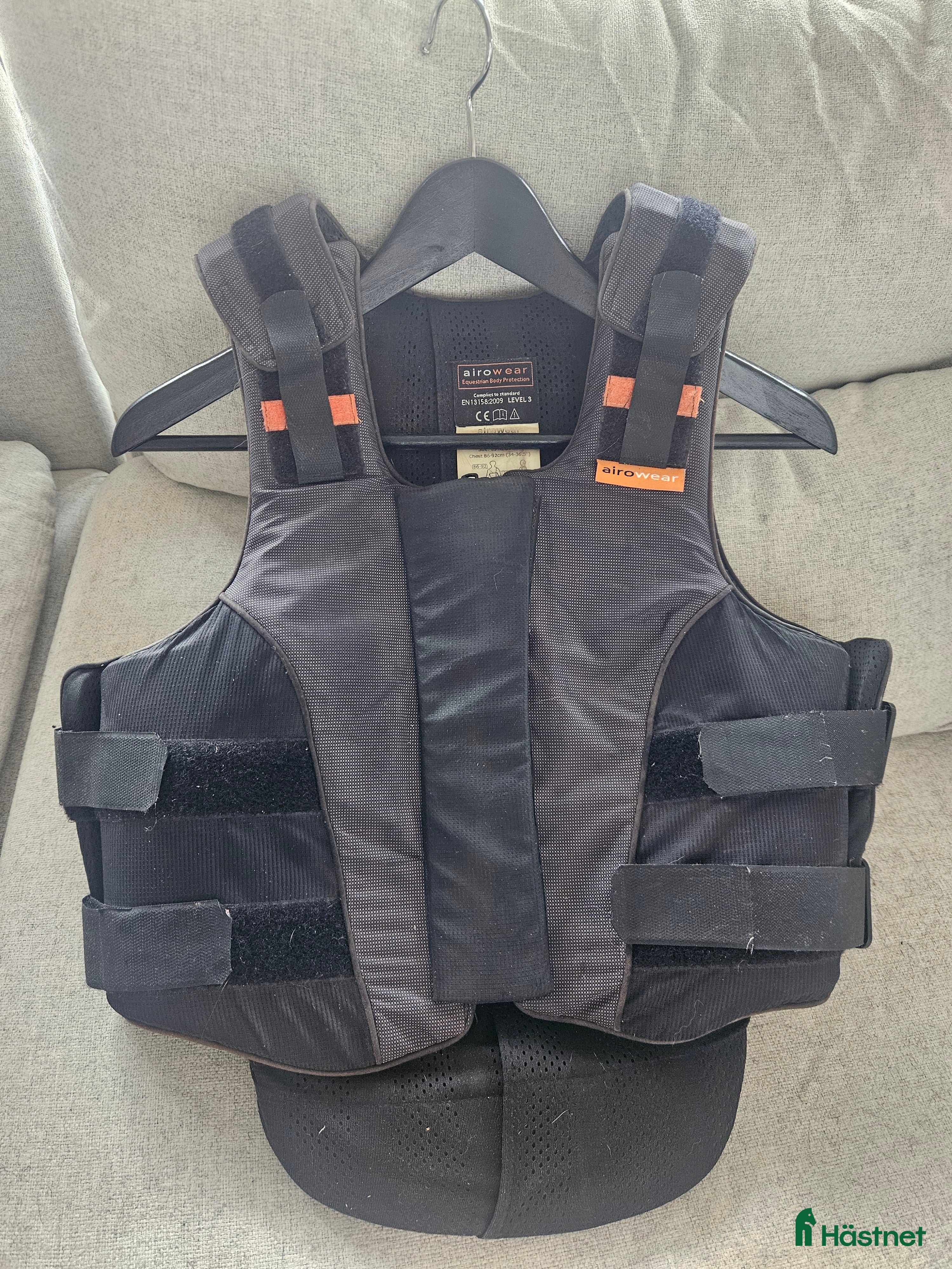 Säkerhetsvästar ryttarutrustning till salu: Airowear säljes i Göteborg - Annons 23