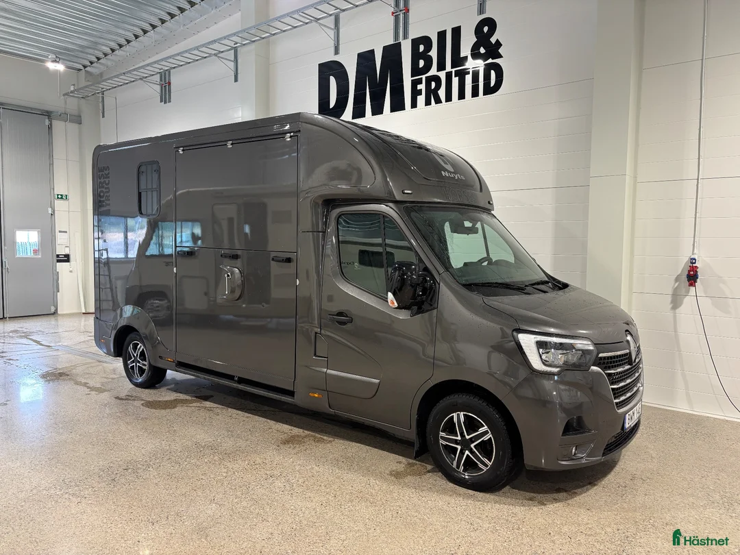 Hästlastbilar  fordon & transport till salu: 3 Sits / Stuteri / 2019 / 5.856mil / Hästlastbil - Annons 1