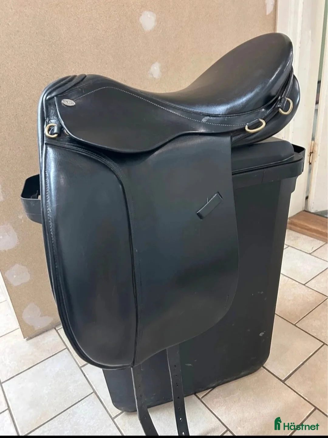 Sadlar hästutrustning till salu: Globus gloi 17" i Vara - Annons 1