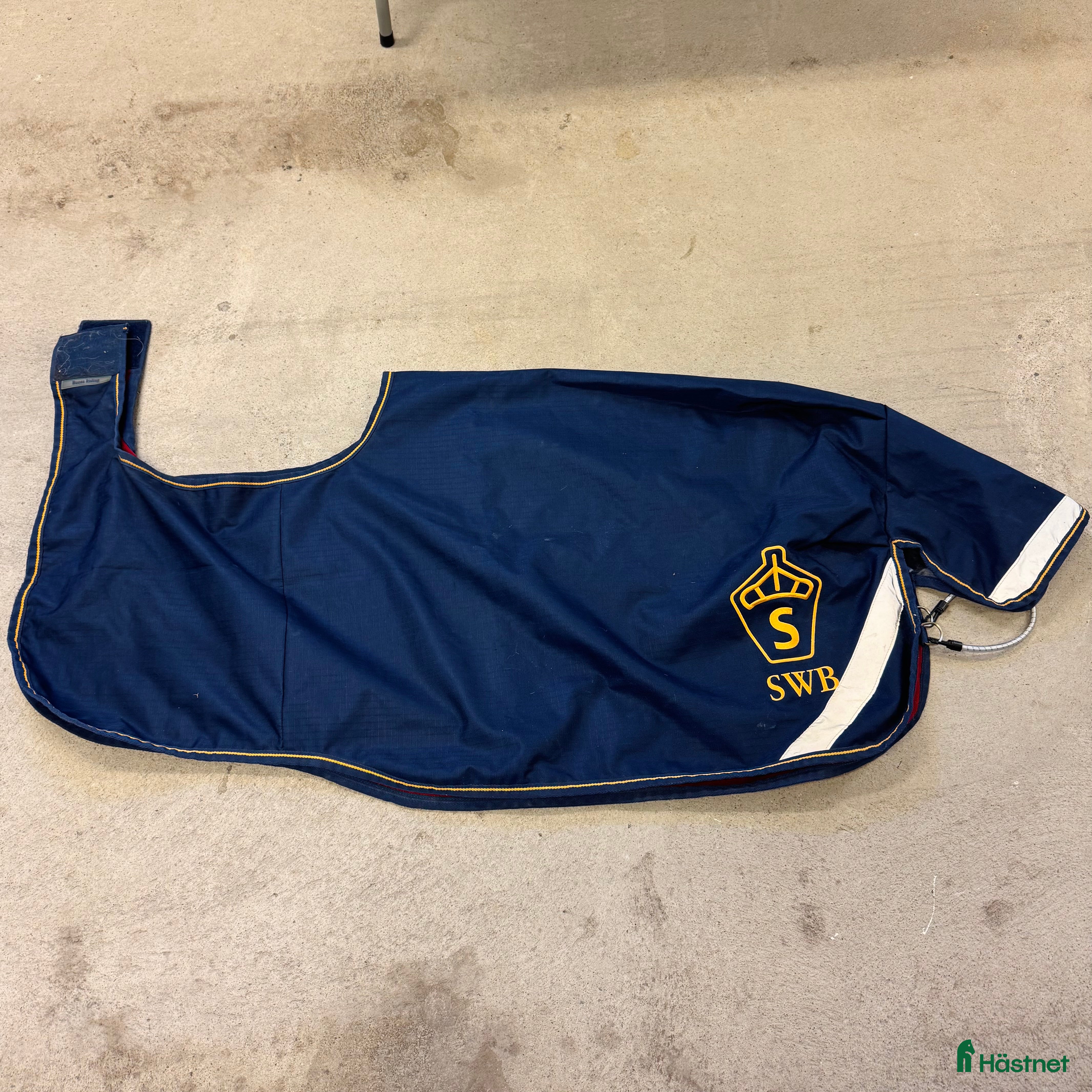 Täcken hästutrustning till salu: Skrittäcke med SWB-logga i Undersåker - Annons 10