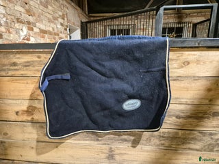 Täcken hästutrustning till salu: Ländtäcken i Gustafs - Annons 1