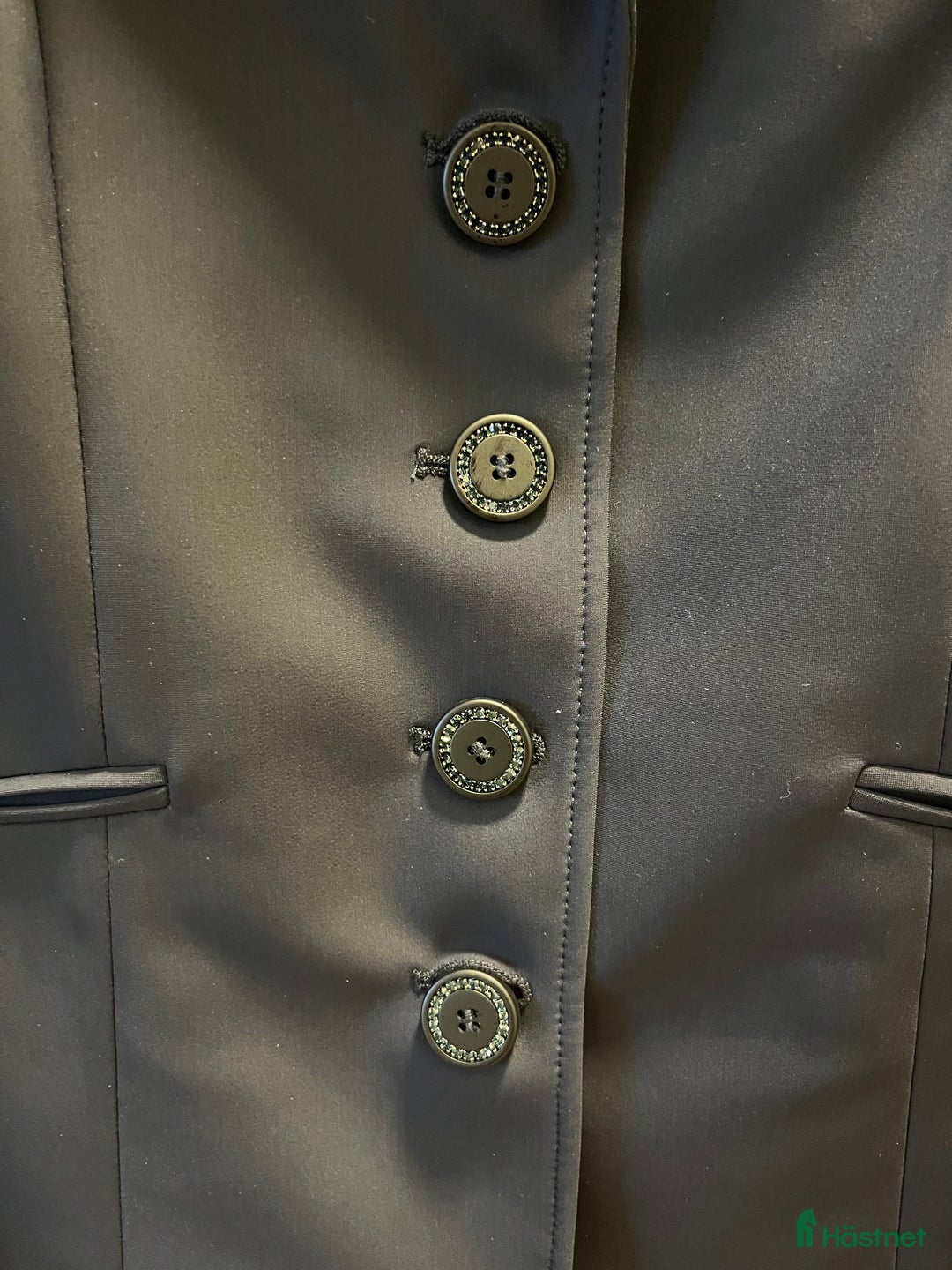 Jackor & Kavajer ryttarutrustning till salu: Världens finaste tävlingskavaj säljes i Smedstorp - Annons 6