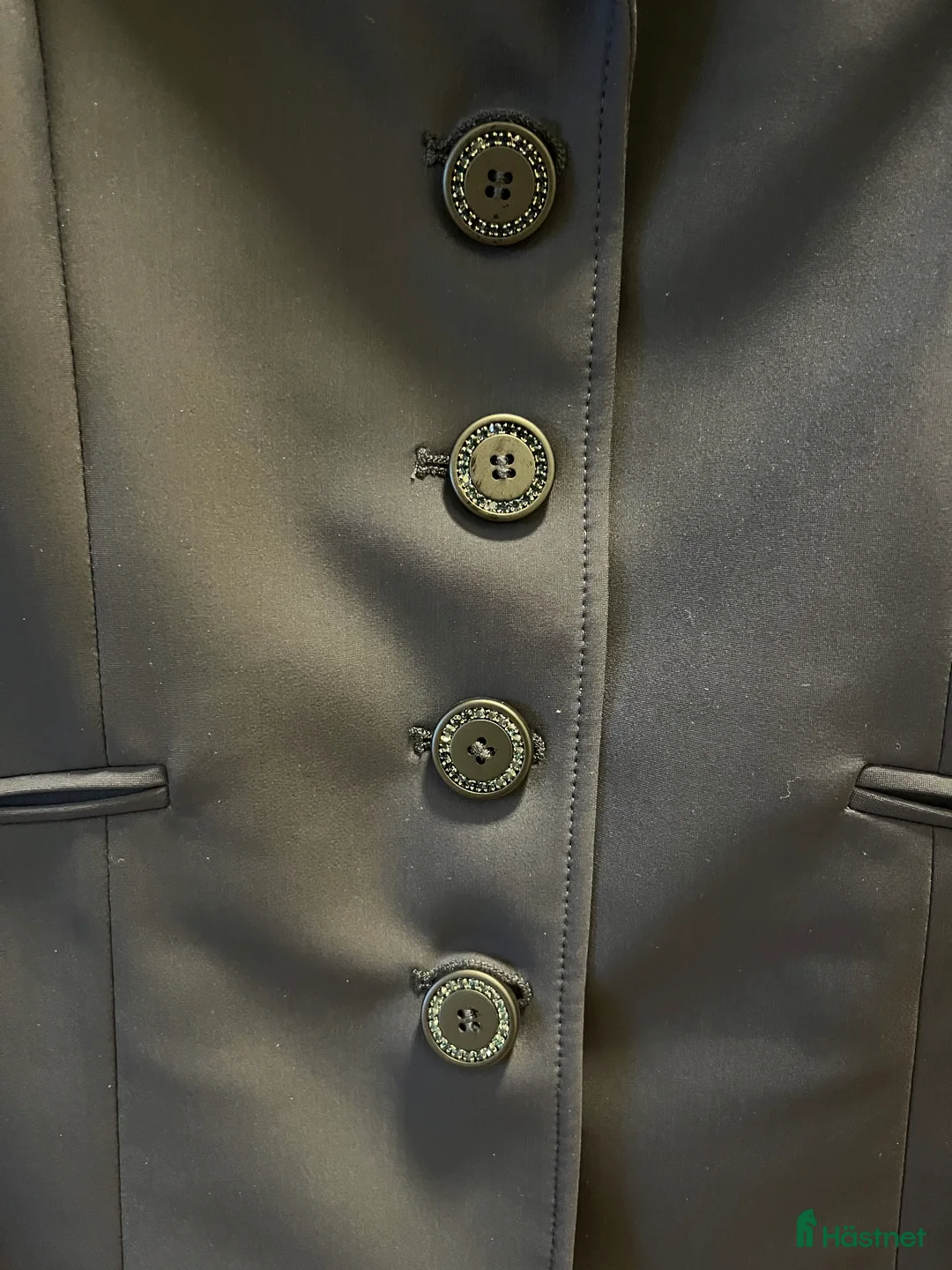 Jackor & Kavajer ryttarutrustning till salu: Världens finaste tävlingskavaj säljes i Smedstorp - Annons 6