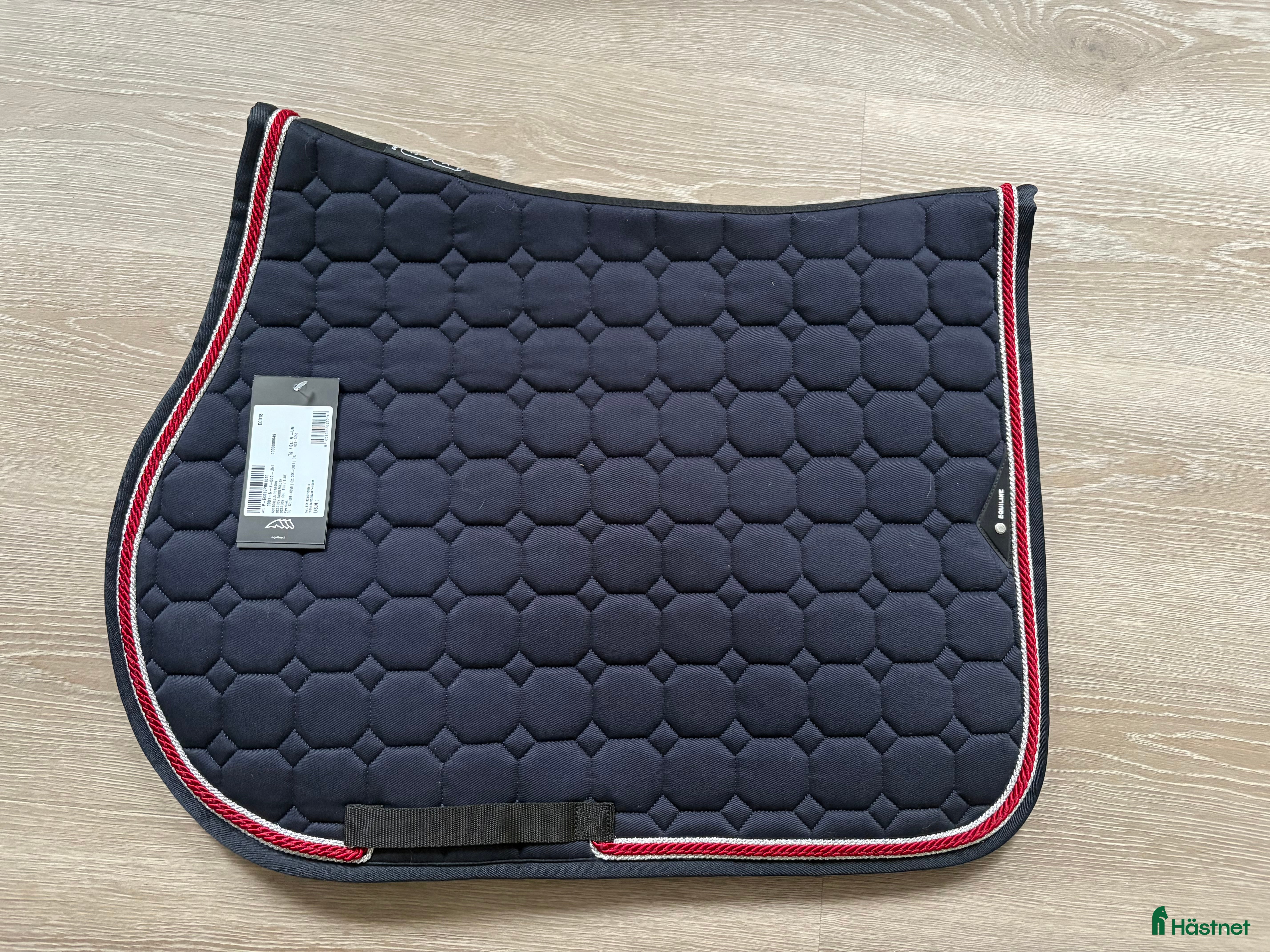 Schabrak & Vojlockar hästutrustning till salu: Helt nytt Equiline schabrak  i Karlstad - Annons 1