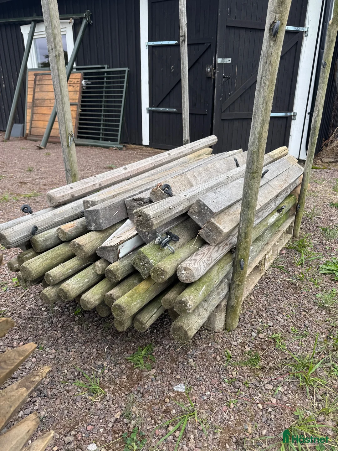 Stallinredning, stängsel & gård övrig utrustning till salu: Stolpar och eltråd  - Annons 2