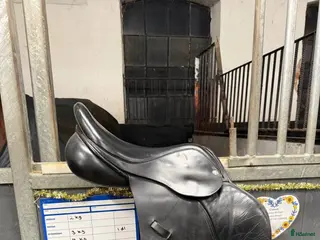 Sadlar hästutrustning till salu: Hoppsadel i Trelleborg - Annons 1