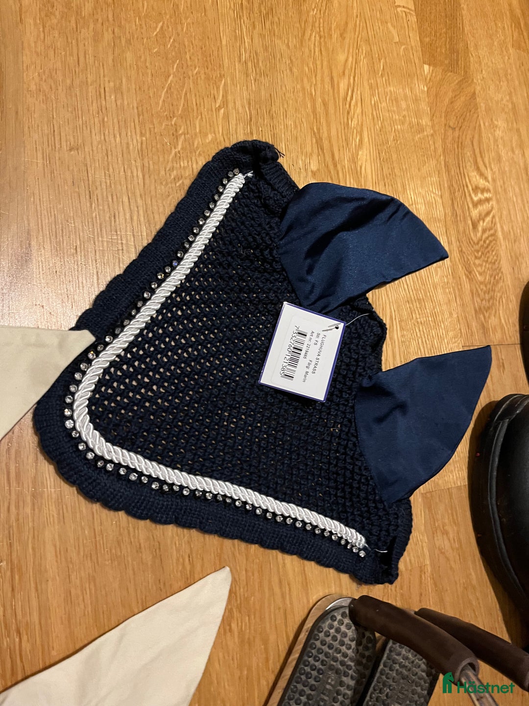 Övrig Hästutrustning hästutrustning till salu: Ridstövlar, benskydd, stigbyglar, huvor… i Ystad - Annons 9