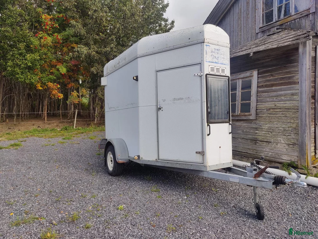 Hästtransporter  fordon & transport till salu: Umesläp - Annons 1
