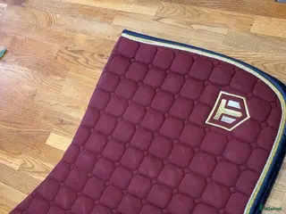 Schabrak & Vojlockar hästutrustning till salu: Trinity schabrak säljes i Färjestaden - Annons 1