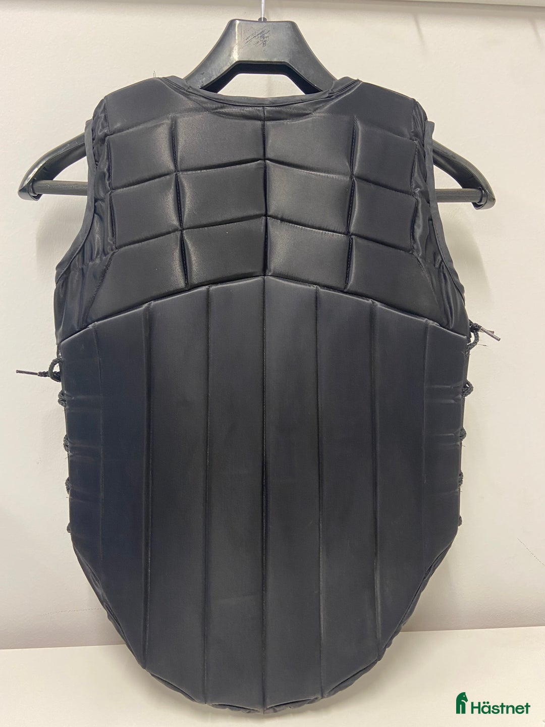 Säkerhetsvästar ryttarutrustning till salu: 2 ridvästar till salu i Tibro - Annons 9
