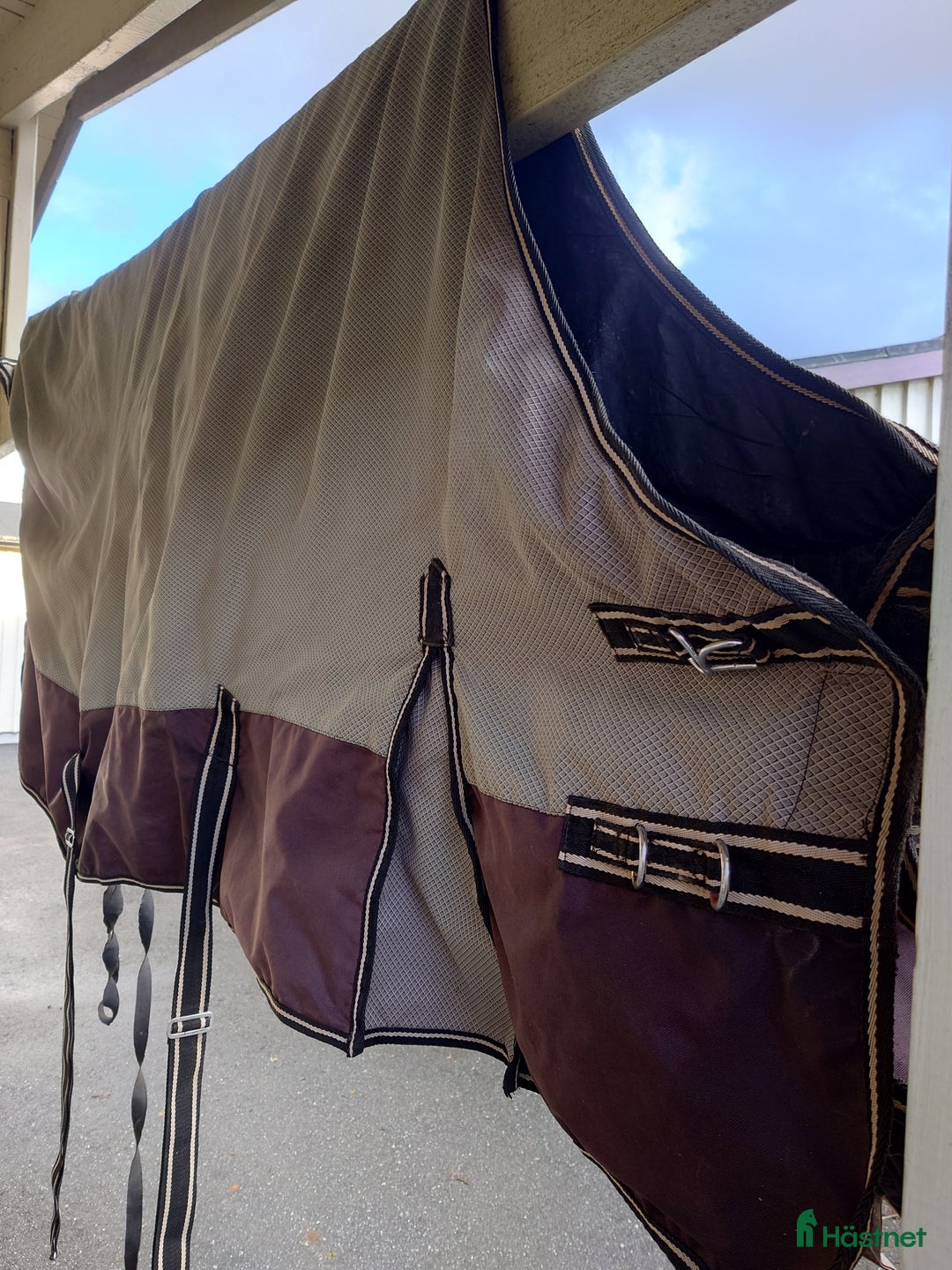 Täcken hästutrustning till salu: Tjockt vattenavvisande vintertäcke i Kista - Annons 3