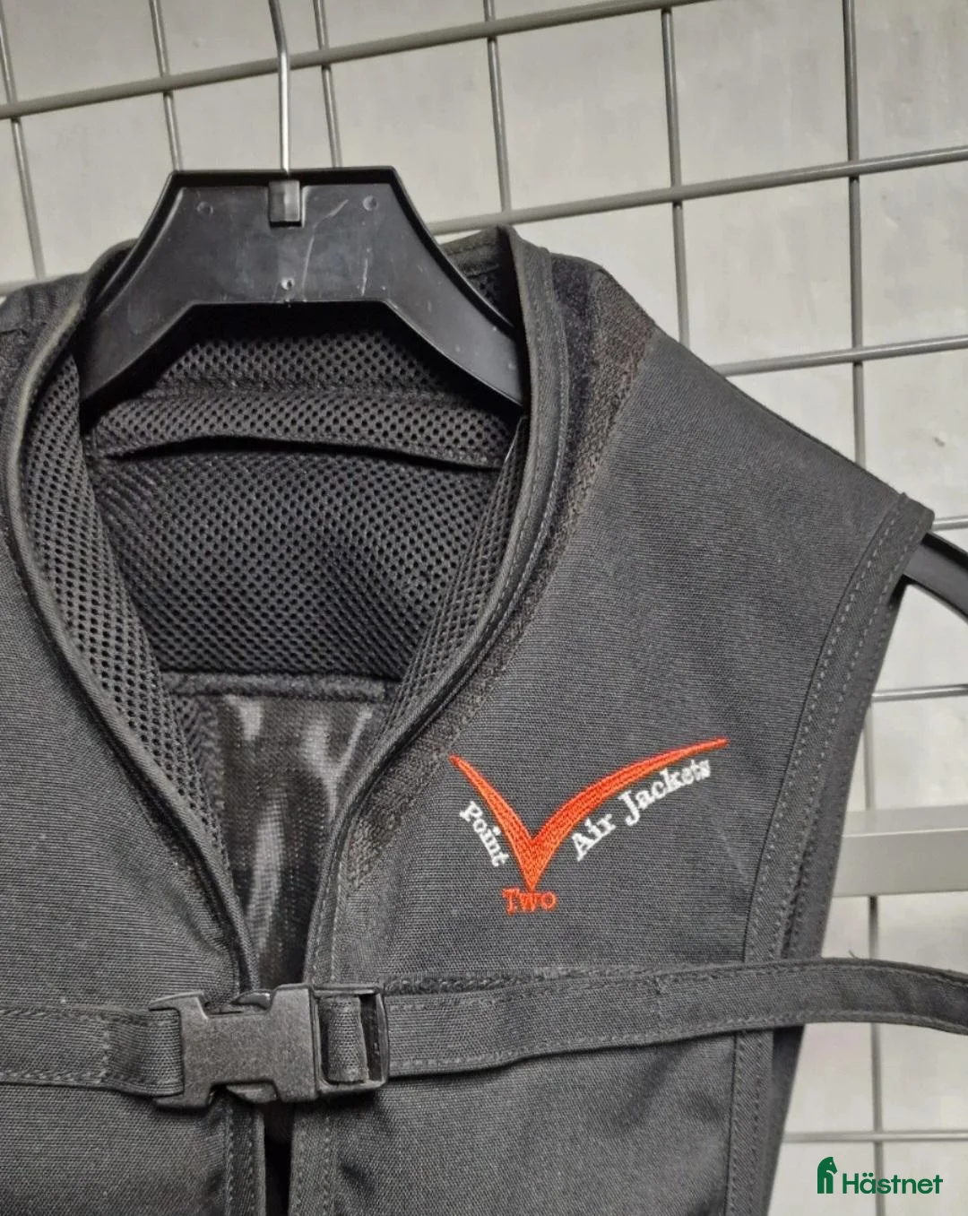 Säkerhetsvästar ryttarutrustning till salu: Point two air jacket  - Annons 2