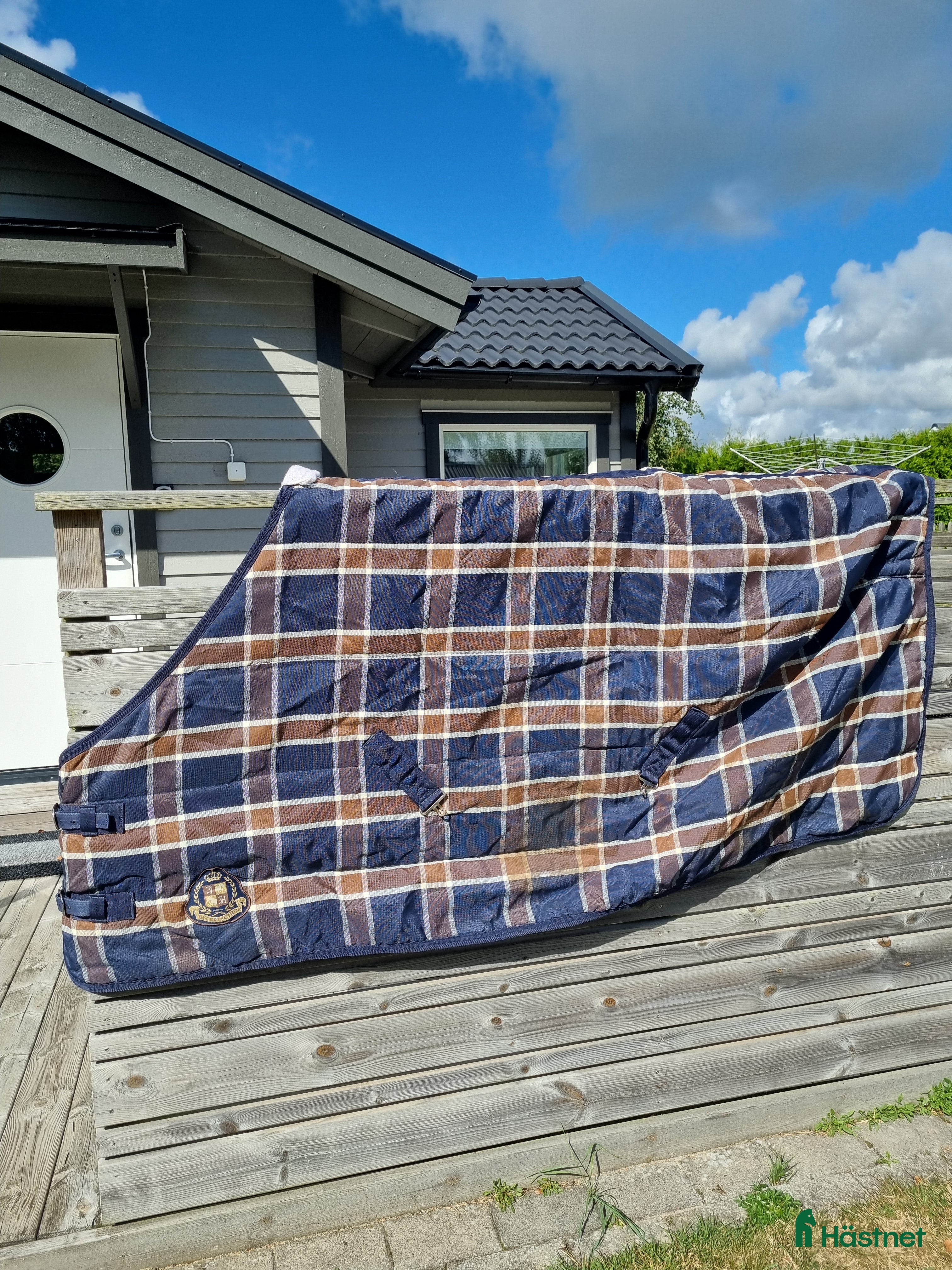 Täcken hästutrustning Stalltäcke till vintern 135 cm 400g i Tvååker - Annons 9