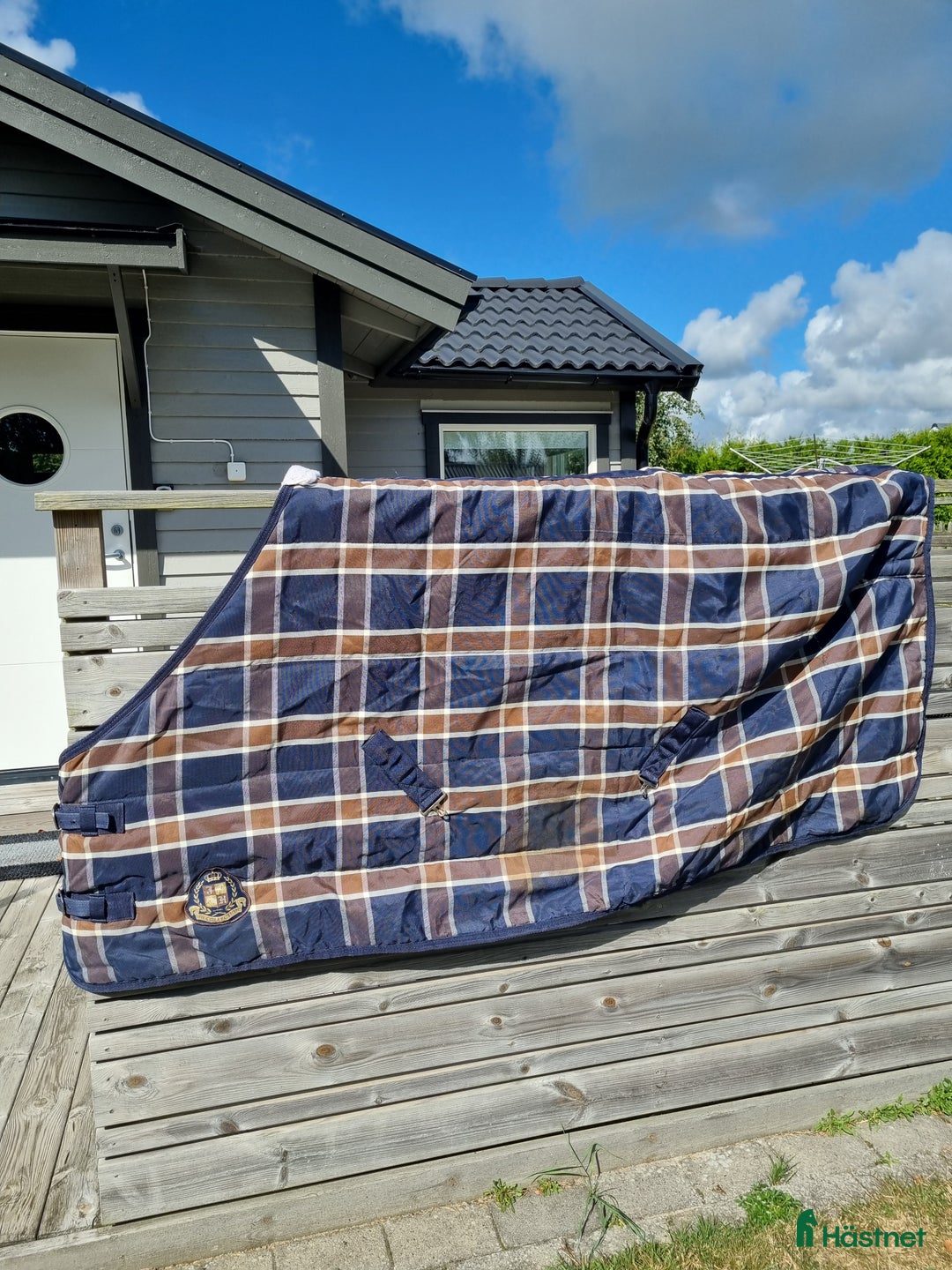 Täcken hästutrustning till salu: Stalltäcke till vintern 135 cm 400g i Tvååker - Annons 1