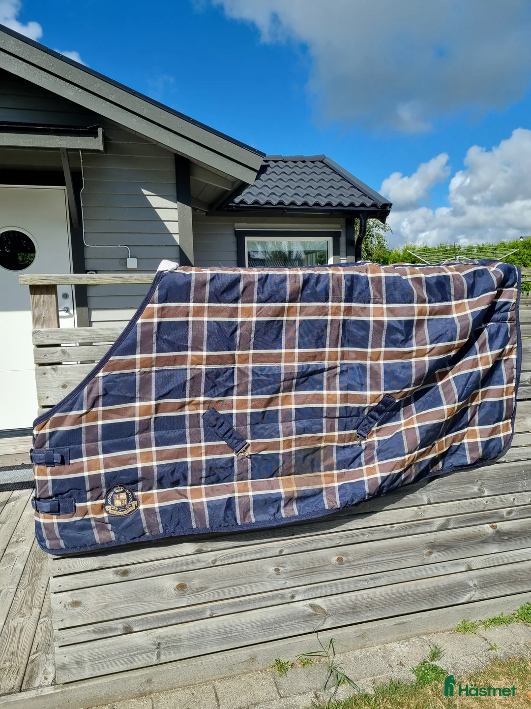 Täcken hästutrustning till salu: Stalltäcke till vintern 135 cm 400g i Tvååker - Annons 1