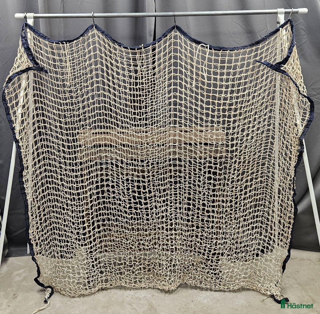 Stallinredning, stängsel & gård övrig utrustning till salu: Småmaskigt hönät i Gällivare - Annons 1