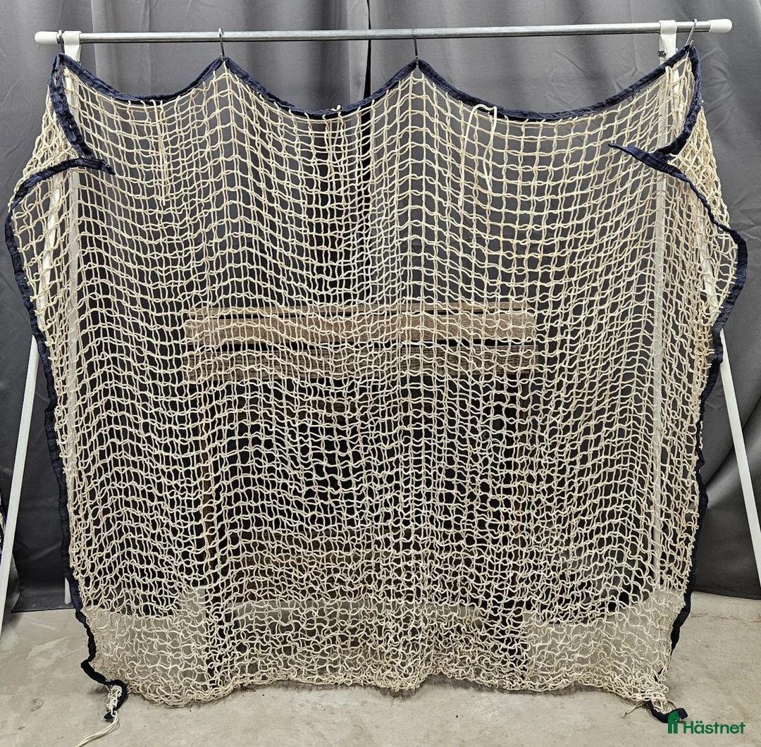 Stallinredning, stängsel & gård övrig utrustning till salu: Småmaskigt hönät i Gällivare - Annons 1