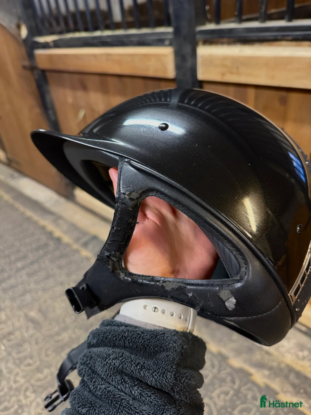 Hjälmar ryttarutrustning till salu: Svart glossy samshield  i Hofors - Annons 7