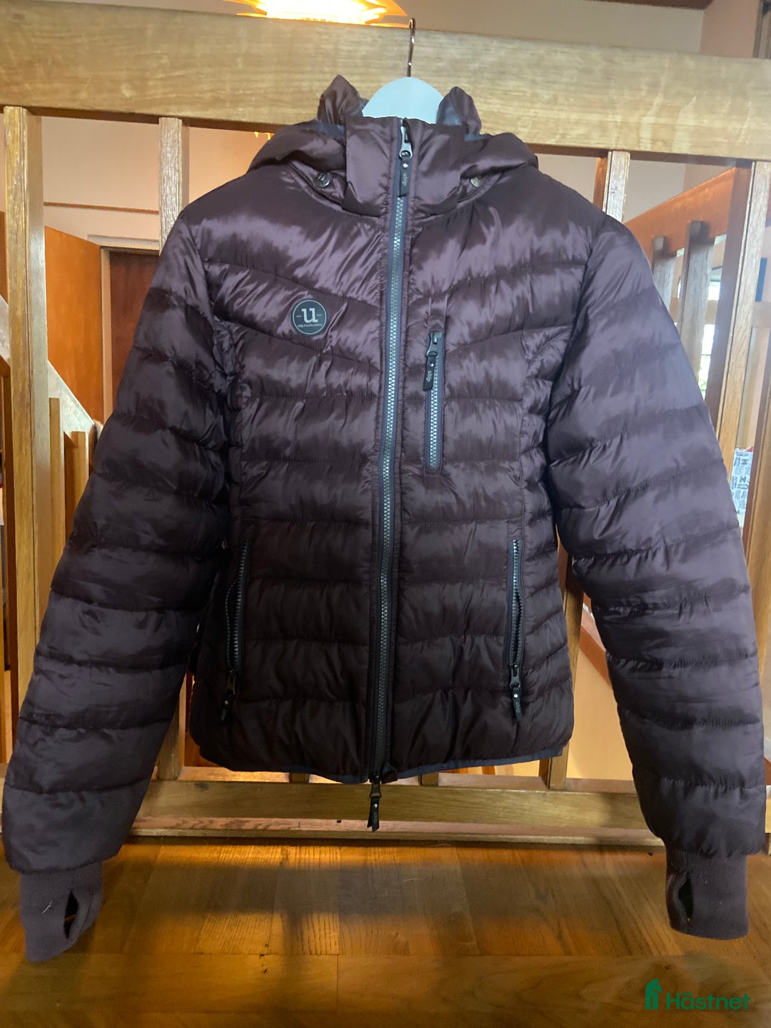 Jackor & Kavajer ryttarutrustning till salu: Fin uhip jacka!😊 i Täby - Annons 1