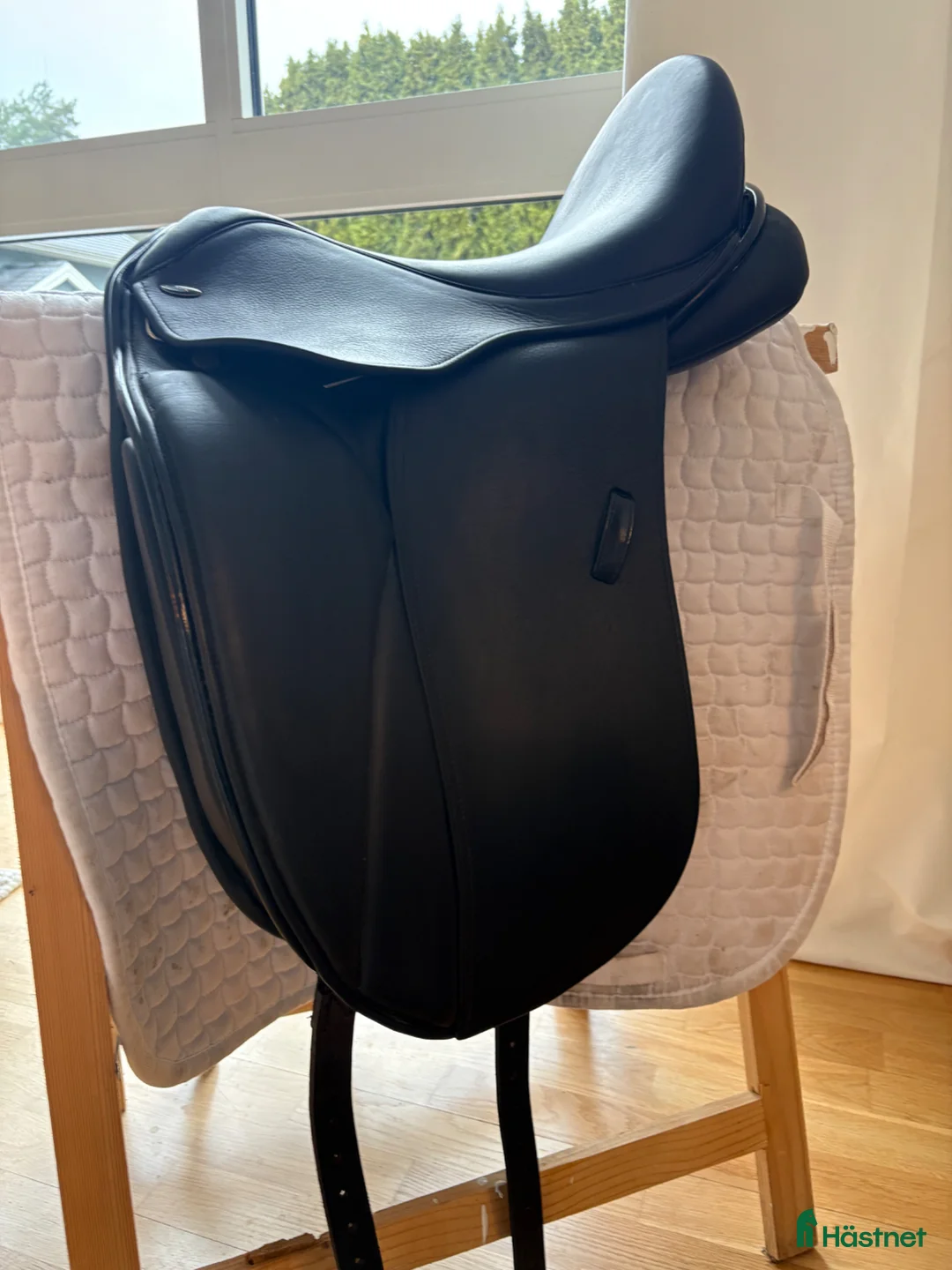 Sadlar hästutrustning till salu: Dressyrsadel 17” Santa Cruz  - Annons 1