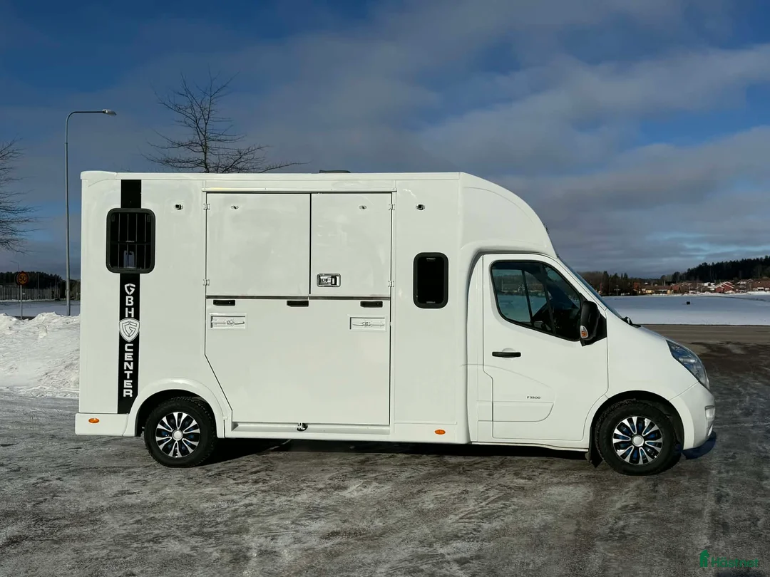 Hästlastbilar  fordon & transport till salu: NUYTS 5 SÄTEN MED V-GALLER *LÅG SKATT* i Köping - Annons 2