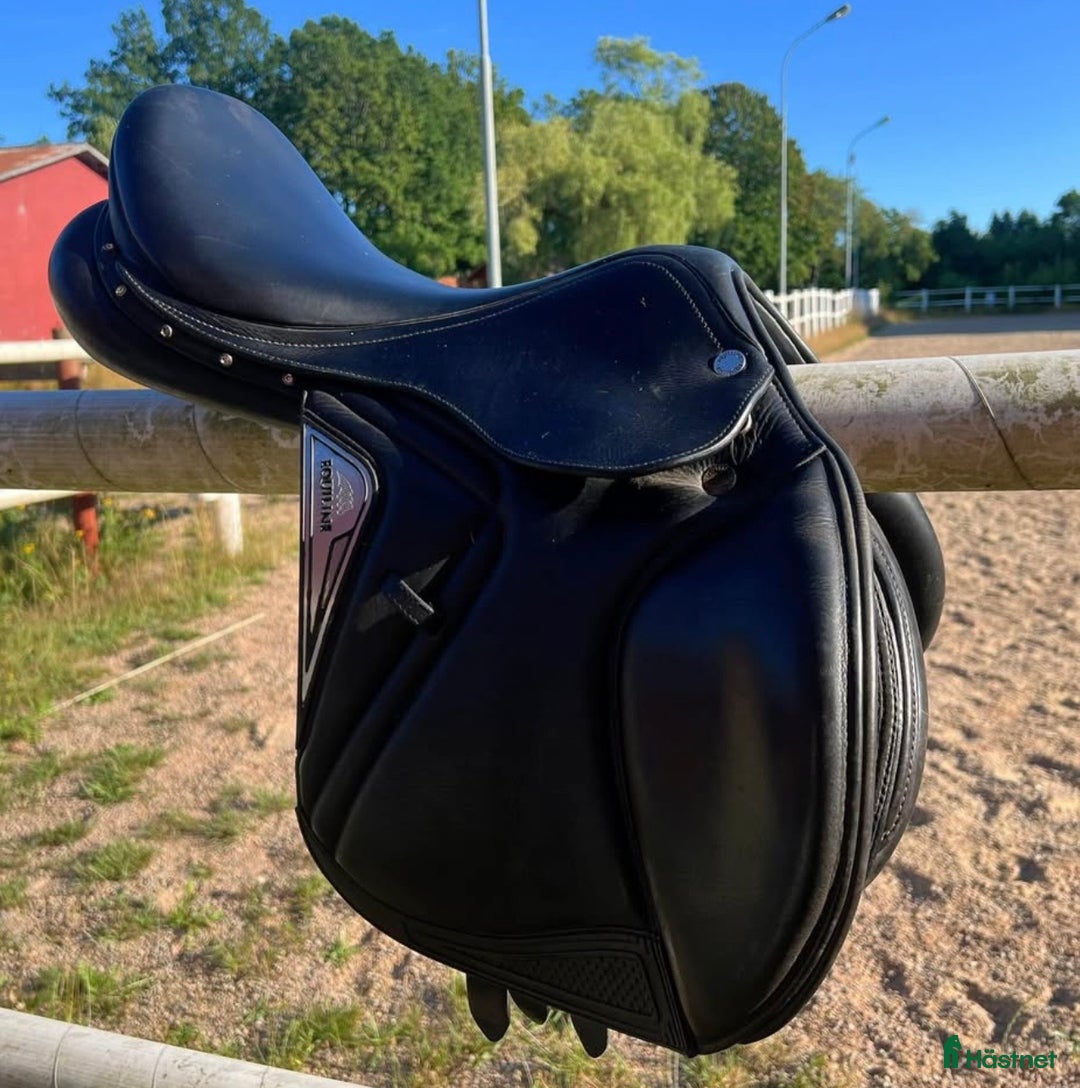 Sadlar hästutrustning till salu: Equiline Elite 16”  i Asarum - Annons 2