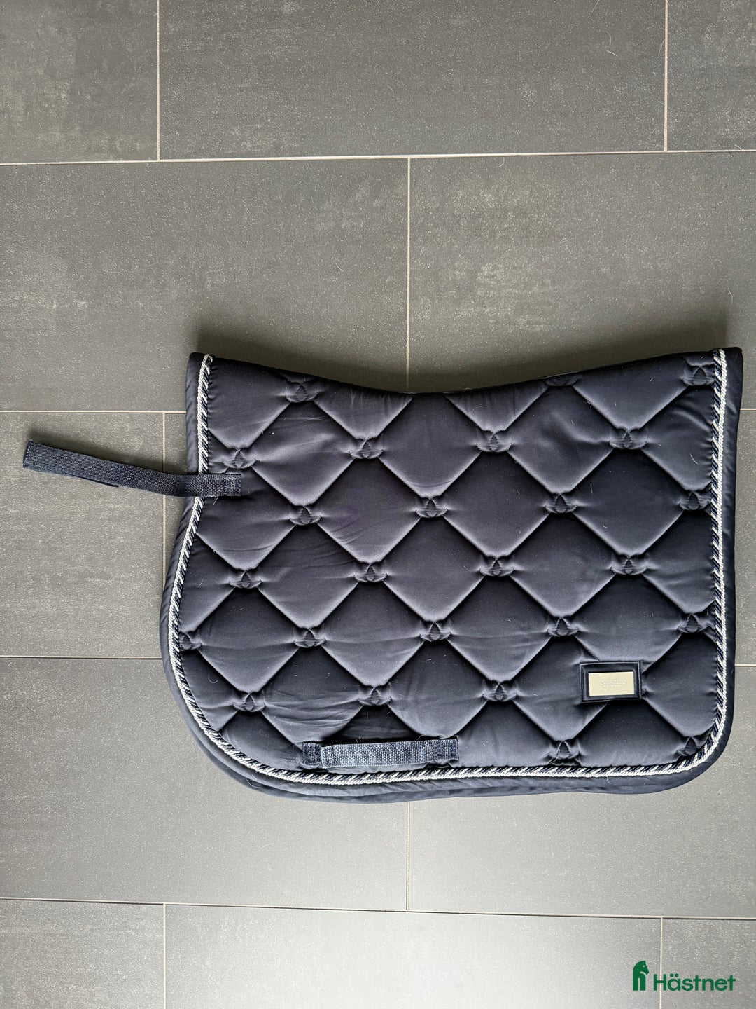 Schabrak & Vojlockar hästutrustning till salu: Equestrian Stockholm Hoppschabrak i Trelleborg - Annons 1