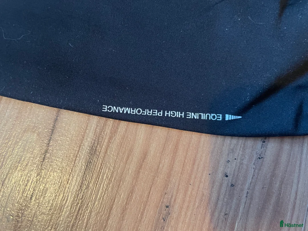 Ridbyxor ryttarutrustning till salu: Vita ridbyxor med snygga svarta detaljer i Rättvik - Annons 5