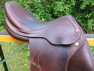 Sadlar hästutrustning till salu: Prestige Versailles hoppsadel i Järvsö - Annons 20