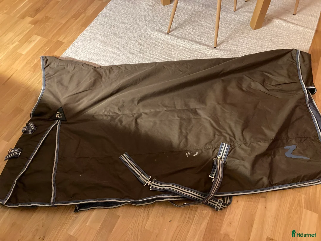 Täcken hästutrustning till salu: Vintertäcke  i Bergeforsen - Annons 1