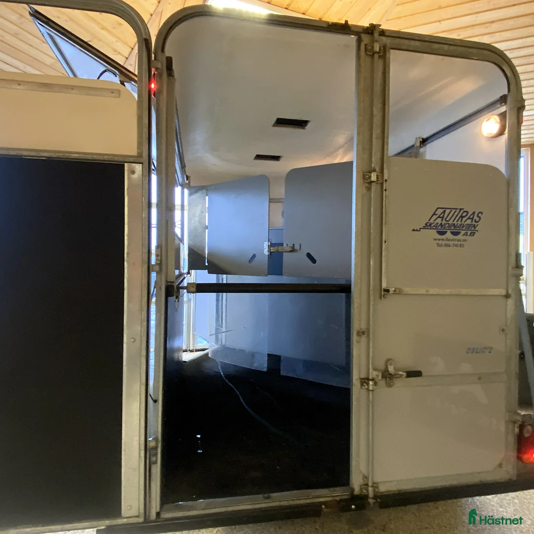 Hästtransporter  fordon & transport till salu: Lasta diagonalt stuterimodell- Fautras Oblic+2-18 i Kvicksund - Annons 10