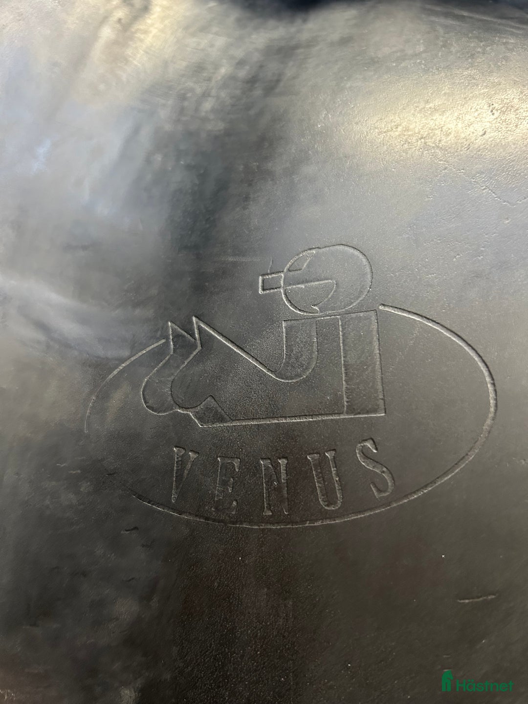 Sadlar hästutrustning till salu: Skön Prestige dressyrsadel 17” i Älmhult - Annons 3