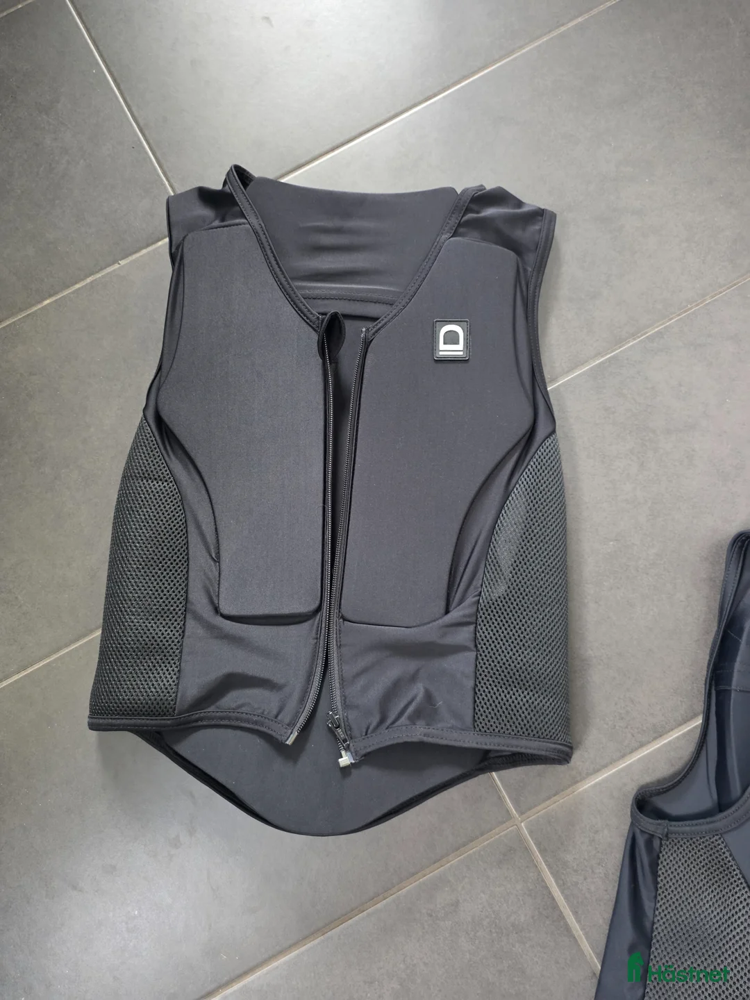 Säkerhetsvästar ryttarutrustning till salu: Säkerhetsväst, Equipage level 2 i Genarp - Annons 1