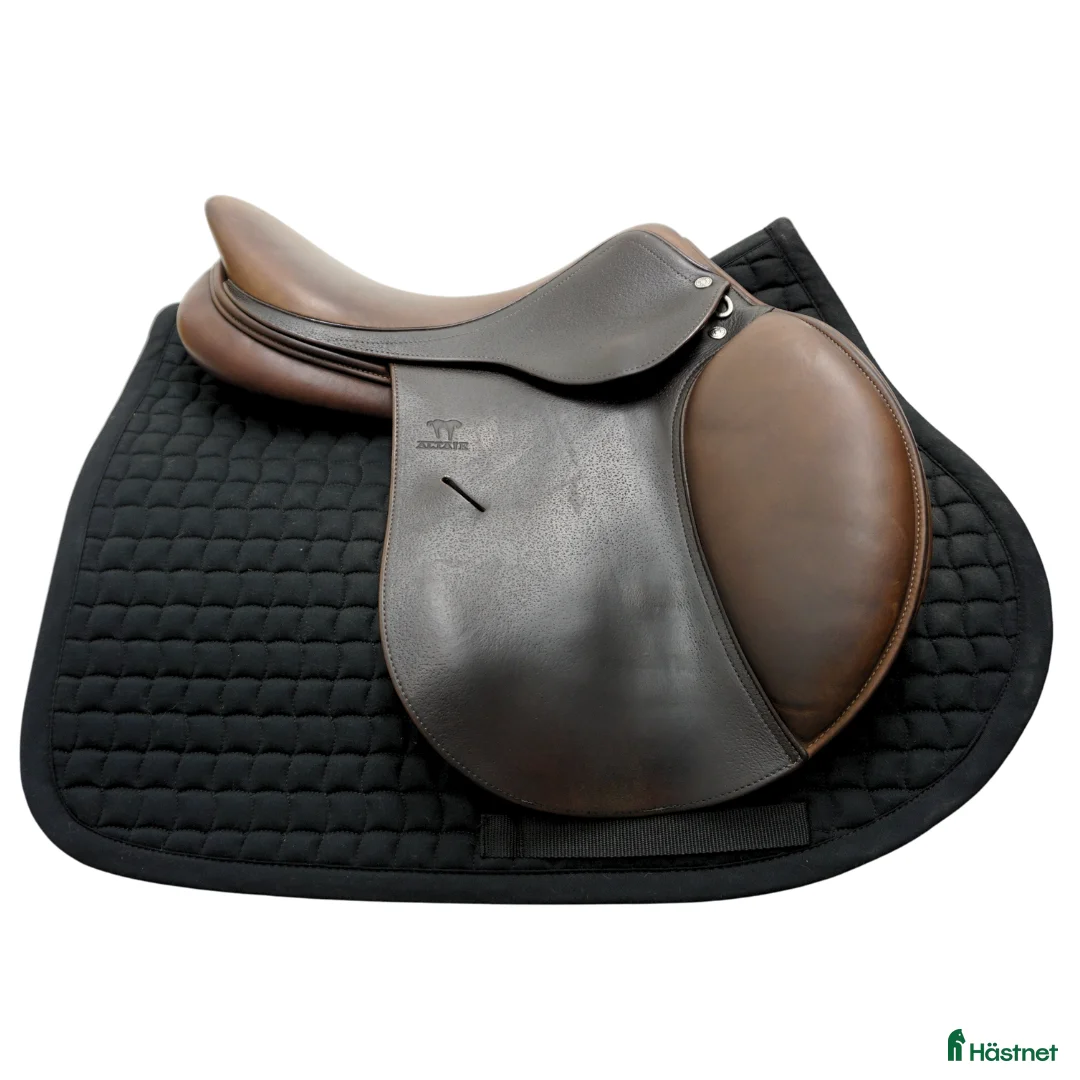 Sadlar hästutrustning till salu: Altair by Antares 17,5" - Annons 2