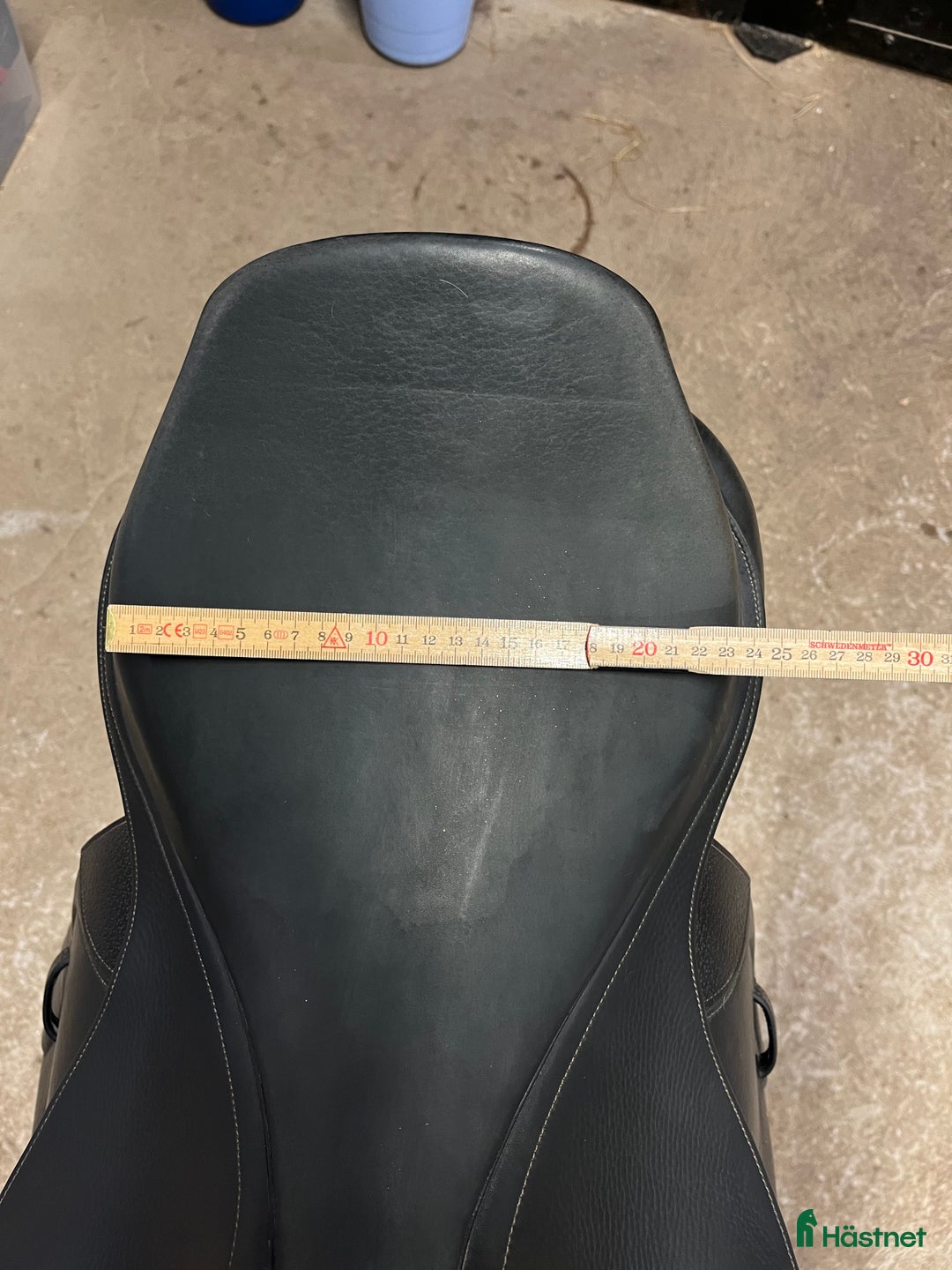 Sadlar hästutrustning till salu: Svart Lippo hoppsadel  i Vara - Annons 7
