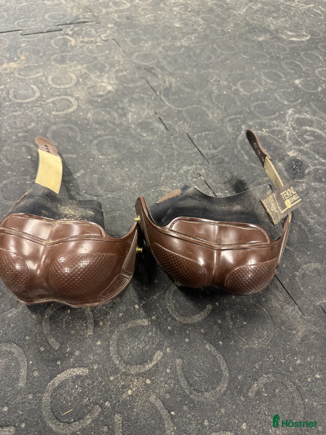 Benskydd hästutrustning till salu: Veredus skydd till salu i Västerhaninge - Annons 1