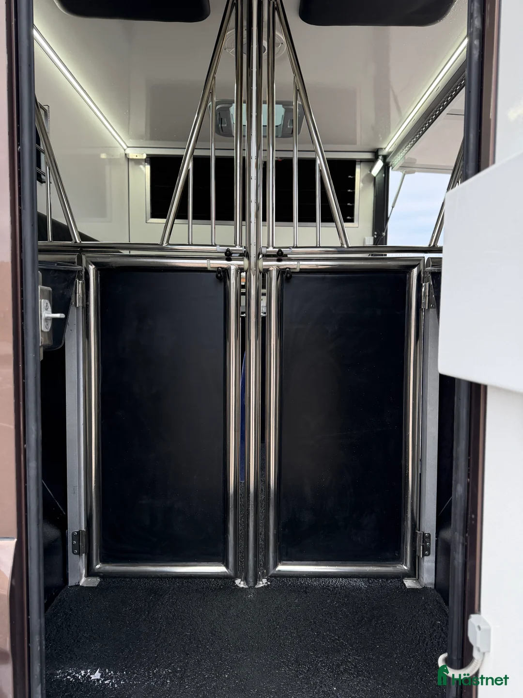 Hästlastbilar  fordon & transport till salu: Nybyggd Hästbuss med V-Galler i Partille - Annons 9