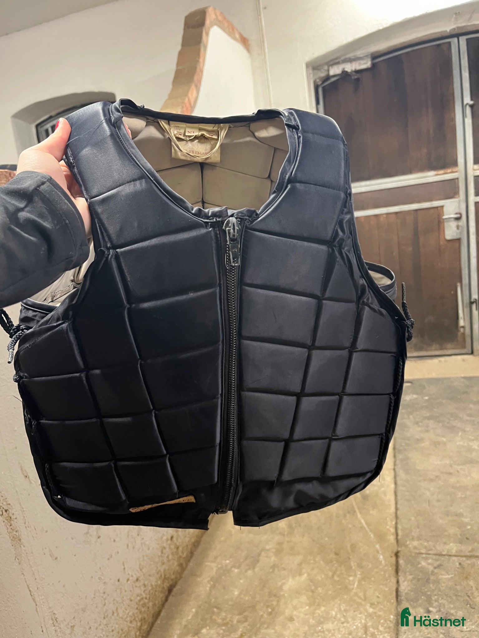 Säkerhetsvästar ryttarutrustning till salu: Race safe väst storlek XL - Child  - Annons 1