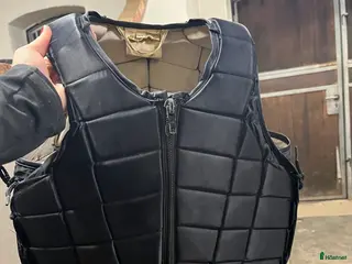 Säkerhetsvästar ryttarutrustning till salu: Race safe väst storlek XL - Child - Annons 1