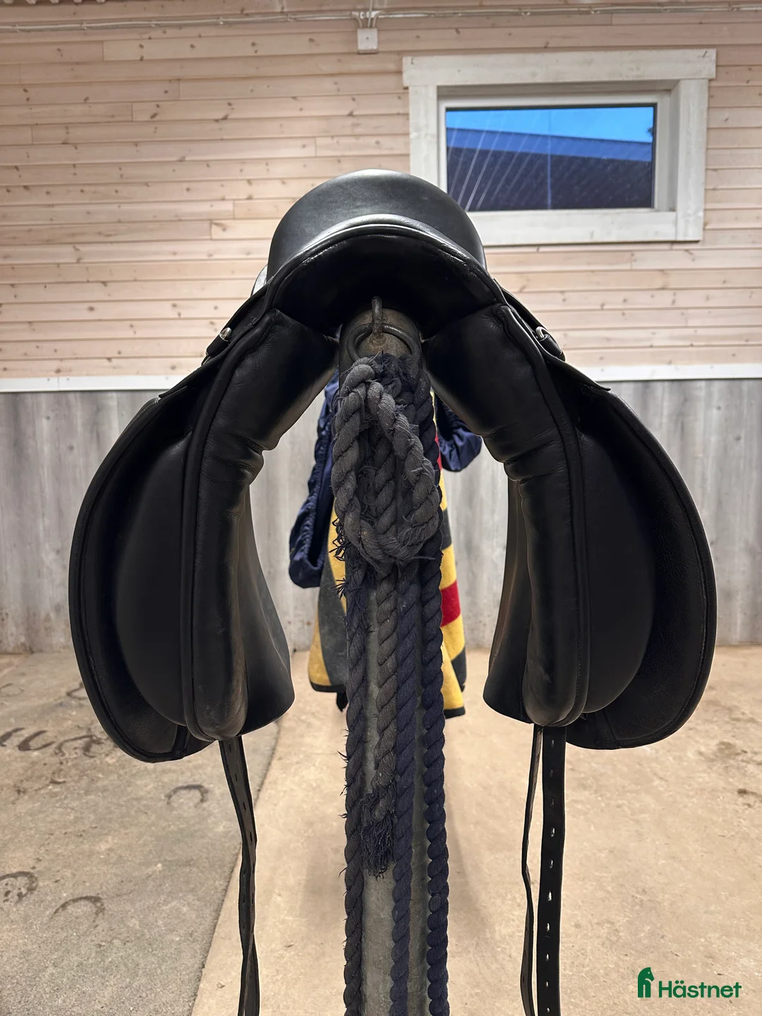 Sadlar hästutrustning till salu: 18” vid bom dressyr  i Borlänge - Annons 8