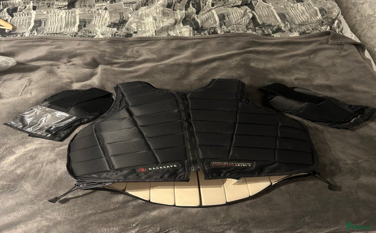 Säkerhetsvästar ryttarutrustning till salu i Vendelsö - Annons 18