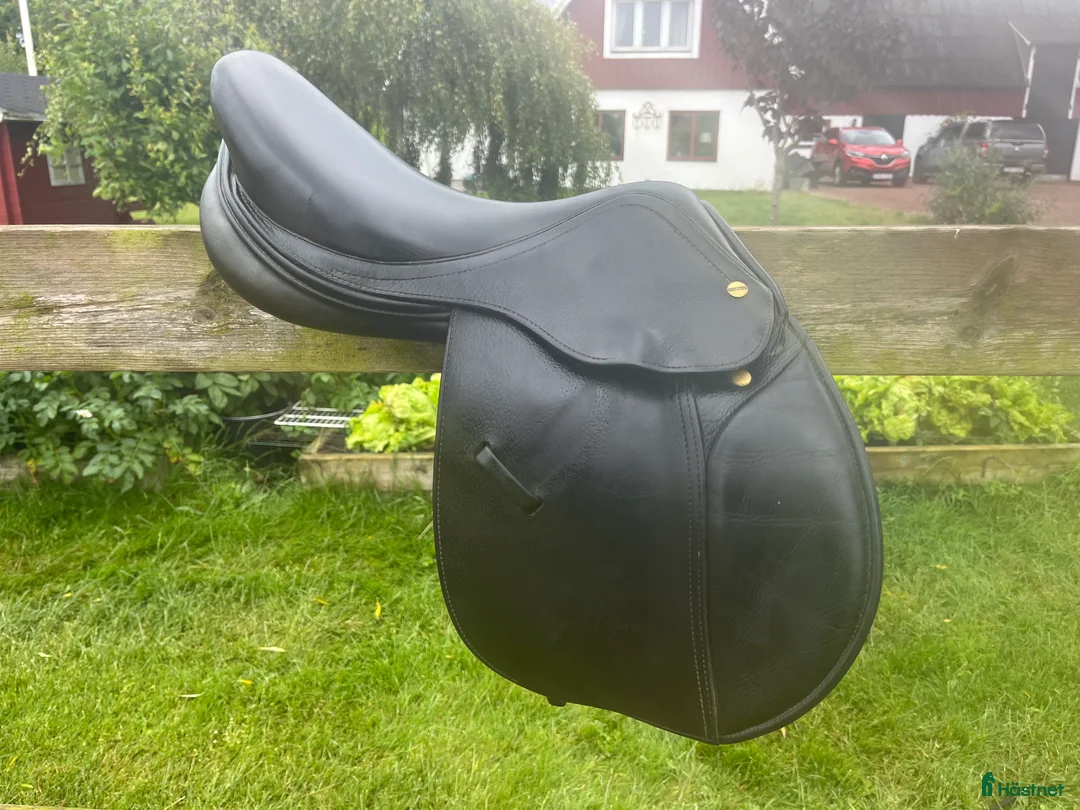 Sadlar hästutrustning till salu: Ponny sadel i Vallåkra - Annons 1