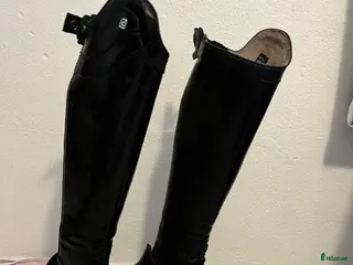 Ridstövlar ryttarutrustning till salu: Hoppstövlar i Kil - Annons 1